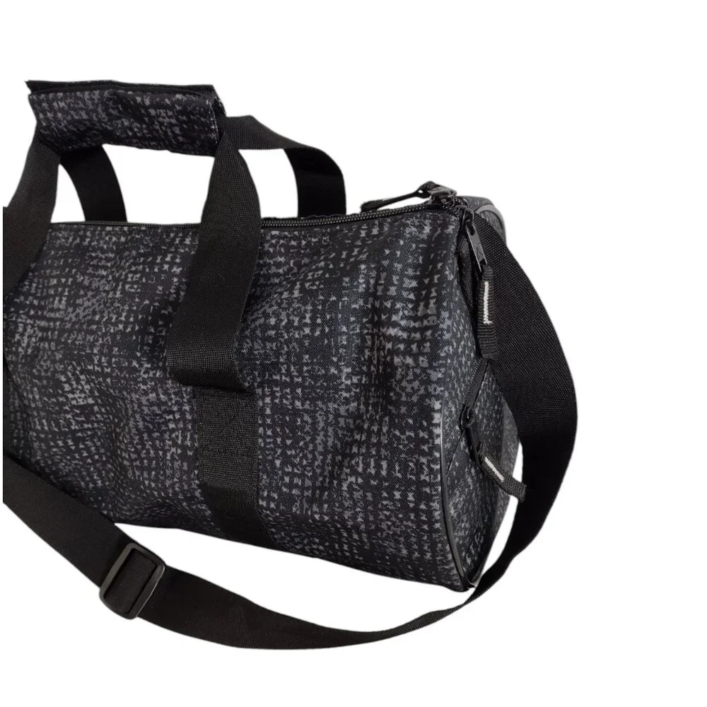 Reebok Black Gray Unisex Adjustable Strap Gym port Duffle Bag 17 x 9 x 9